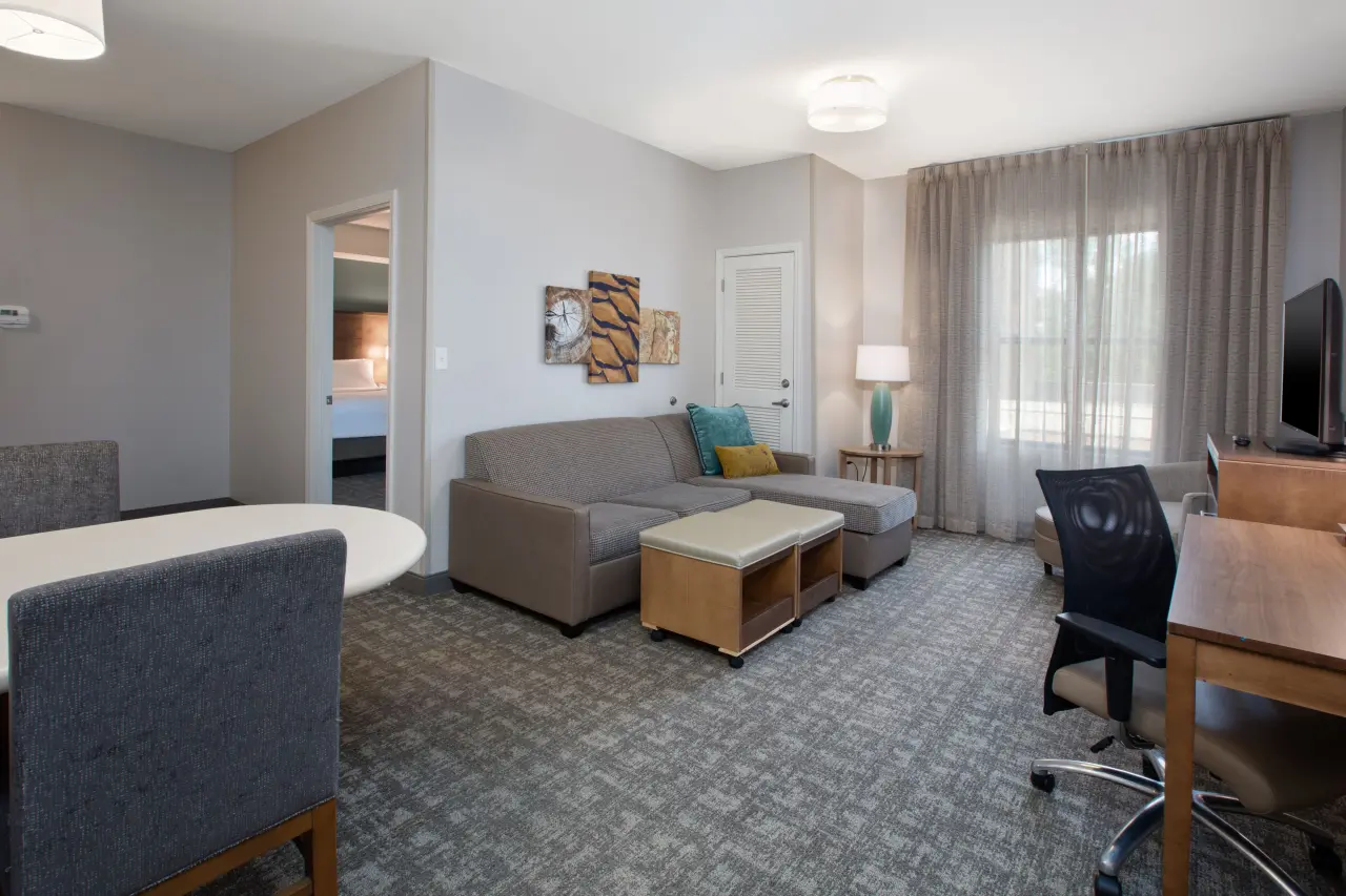 Hotel ∙ 1 Bedroom ∙ 5 Guests - Auburn Hills