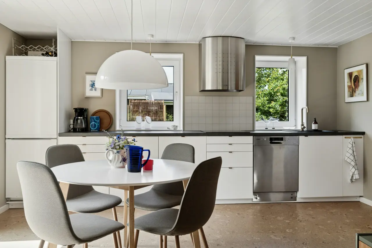Renoveret sommerhus nær Lyngså strand