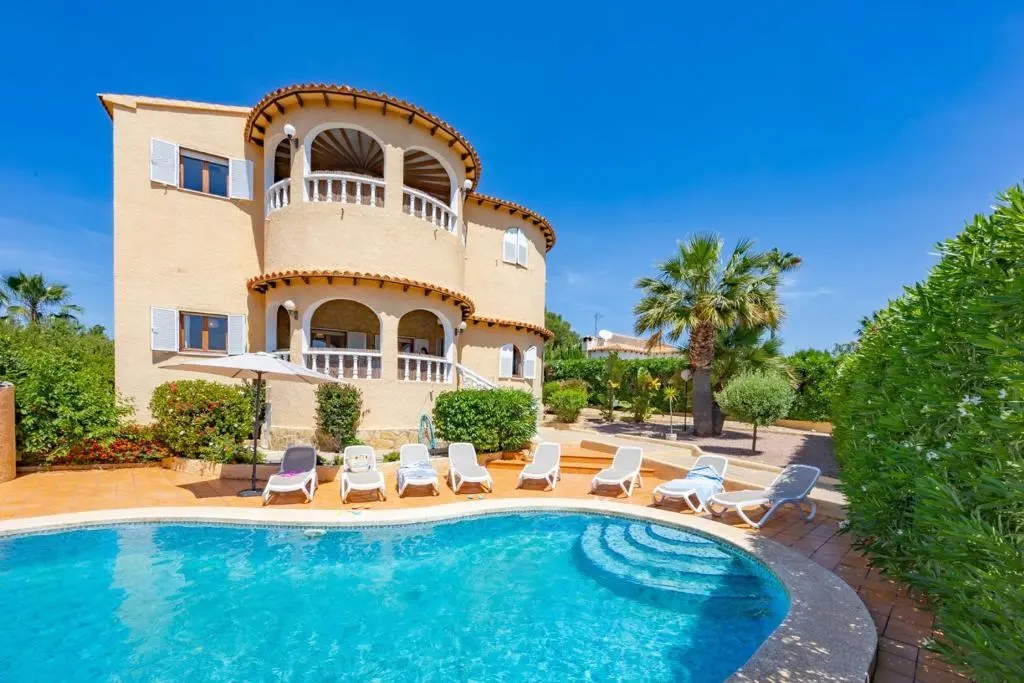 Villa ∙ 6 Bedrooms ∙ 12 Guests - Calp