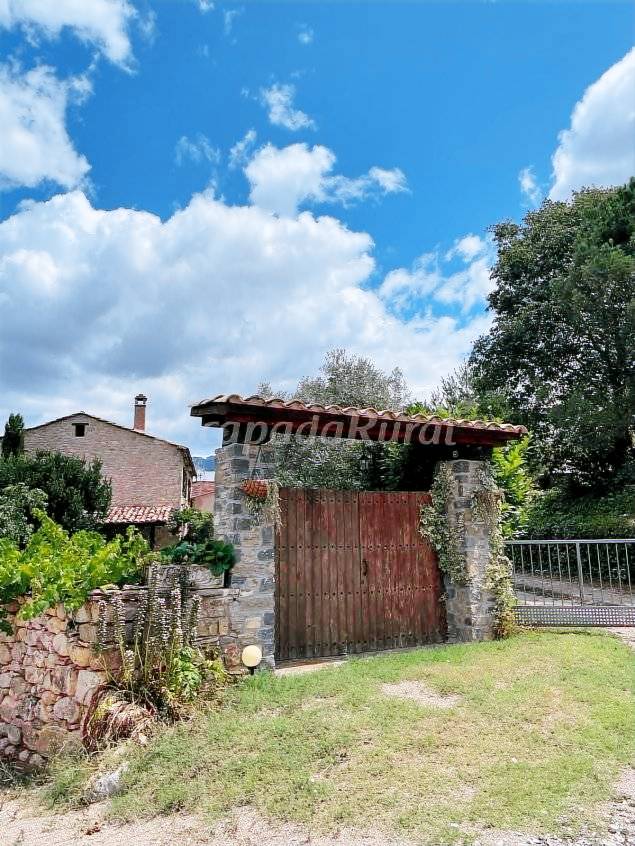 Nice cottage with pool, barbeque & yard | Garden view | Dogs allowed — photo 2