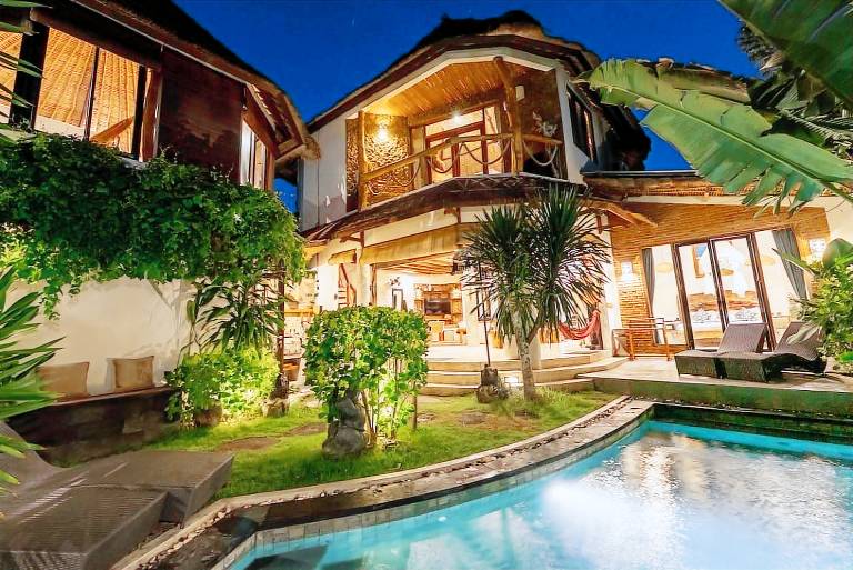 Vacation home with 6 rooms for 11 persons in Pecatu