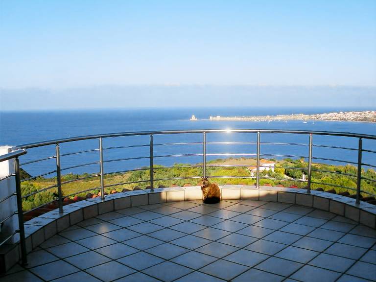 Fully equipped beautiful vacation home with terrace, pool & yard | Pets allowed — photo 2