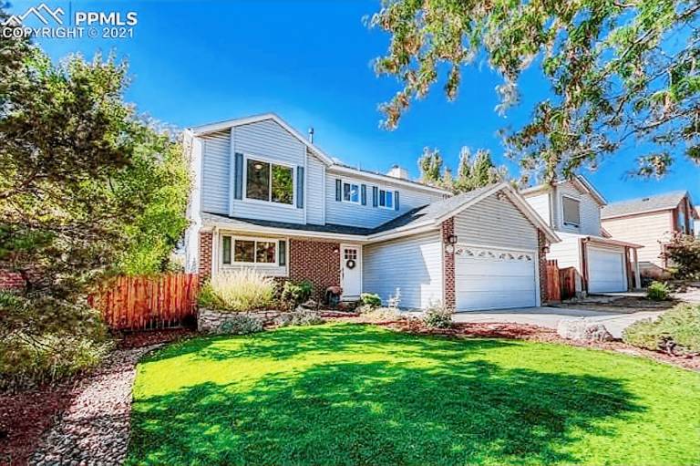 Family-oriented vacation home with patio, garden & private pool | Pets are welcome — photo 3