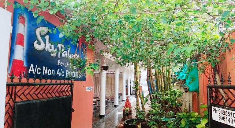 Apartment with yard & terrace in Thiruvananthapuram