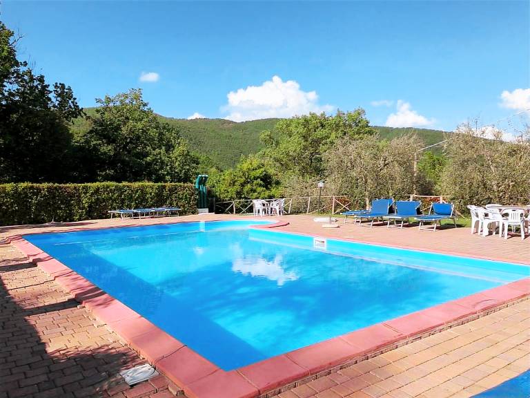 Agriturismo 'Cuiano La Loggetta' with Shared Pool, Garden and Wi-Fi in Cortona