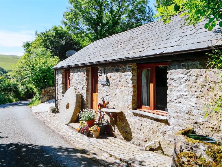 Cottage Brentor