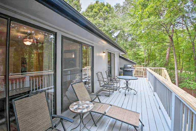 Furnished Deck & Grill: Hot Springs House — photo 2