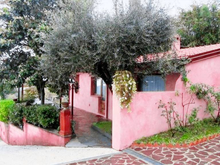 Family-oriented lovely rental apartment with grill, pool & yard | Nature view | Pets are welcome — photo 3