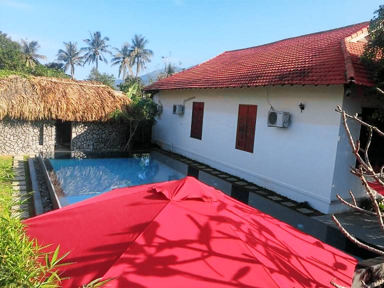 Villa with barbecue, private pool & patio | Good for workation | Pet-friendly — photo 4