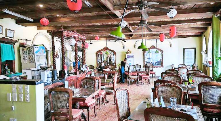 Hotel Tropicana Castle Sabang Mindoro — photo 5