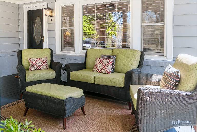 Cozy Ridge Pet Friendly, Views & 5-Minutes to Town! — photo 4