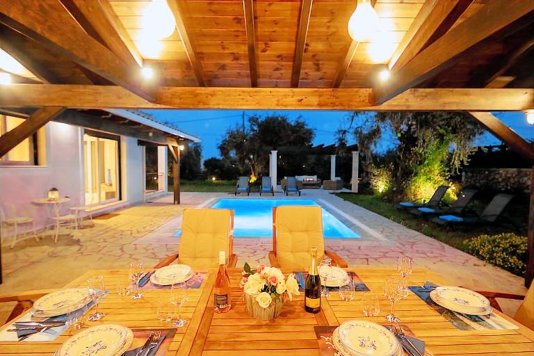 Family-oriented beautiful villa with garden, pool & fast internet | Garden view | Next to the beach | Pet-friendly — photo 3