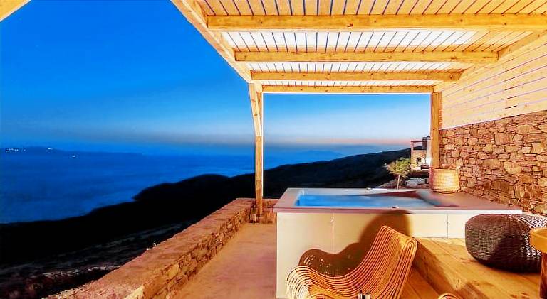 Fully equipped villa with patio, yard & jacuzzi | Good for workation | Pets allowed — photo 3