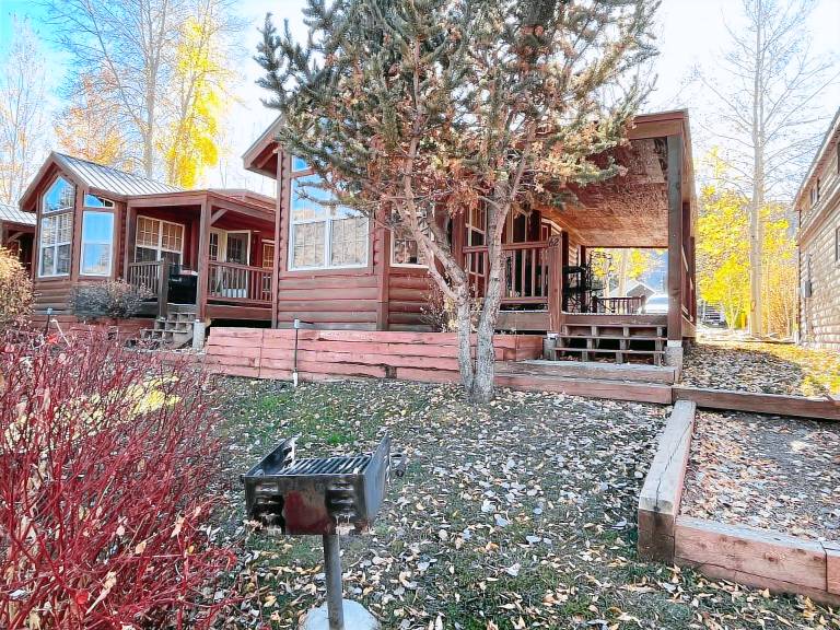 Cabin  Almont