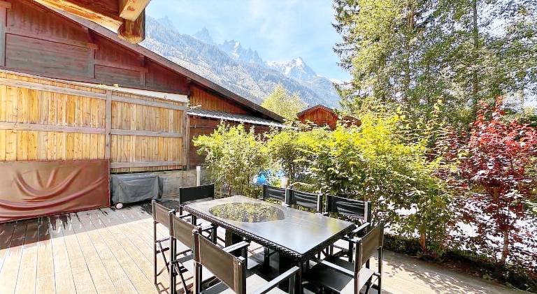 Charming chalet with jacuzzi | Pets allowed — photo 4
