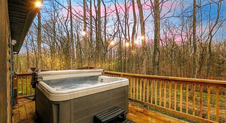 Vacation home with jacuzzi — photo 5
