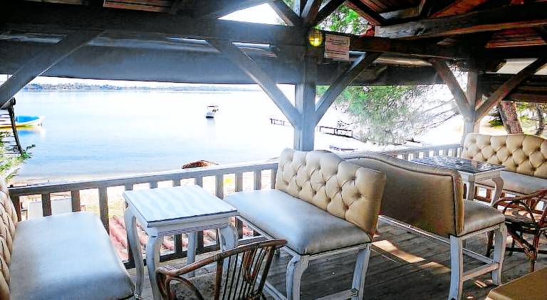 Apartment with BBQ, yard & terrace — photo 2