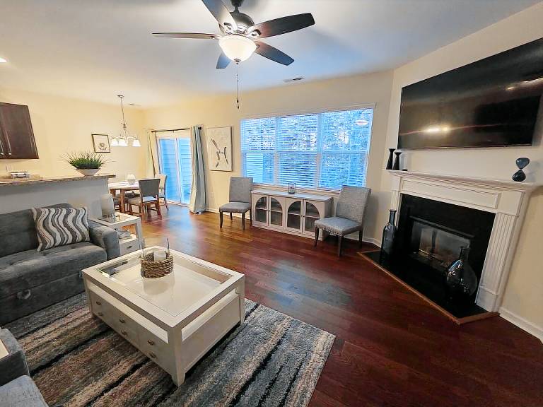Family-oriented apartment with pool | Pets allowed in Cary, NC