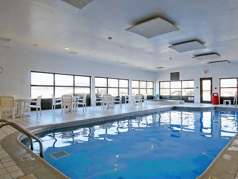 Hampton Inn Corydon — photo 4