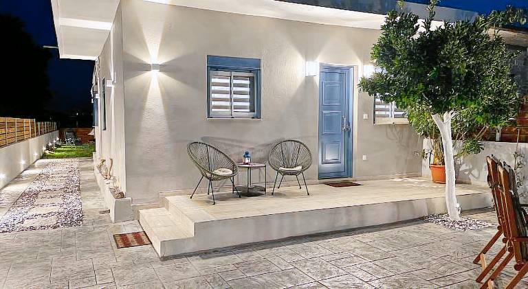 Holiday apartment with patio, garden & barbeque — photo 4
