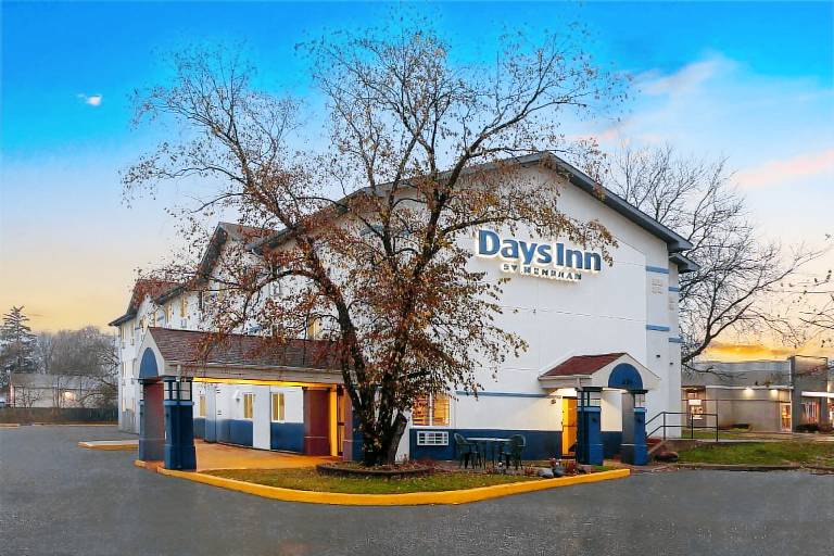 Days Inn by Wyndham Waukegan — photo 5
