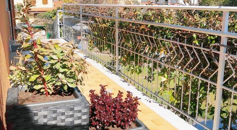 Holiday apartment with terrace & yard — photo 3