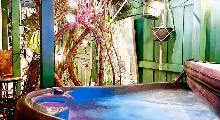 Vacation home with jacuzzi in West Palm Beach, FL