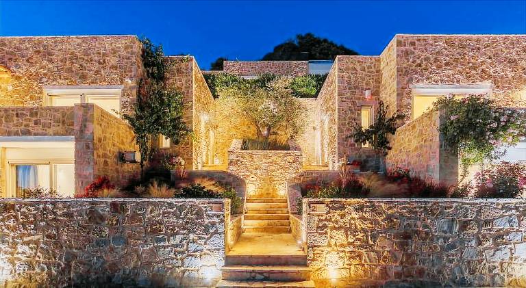 Villa with pool — photo 3