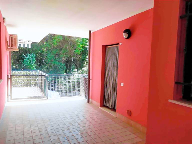 Holiday apartment with pool, yard & terrace — photo 4