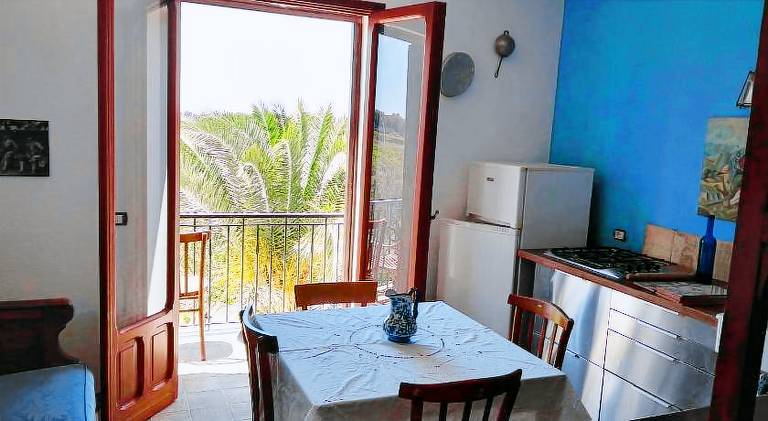 Holiday apartment with barbecue, patio & garden — photo 5