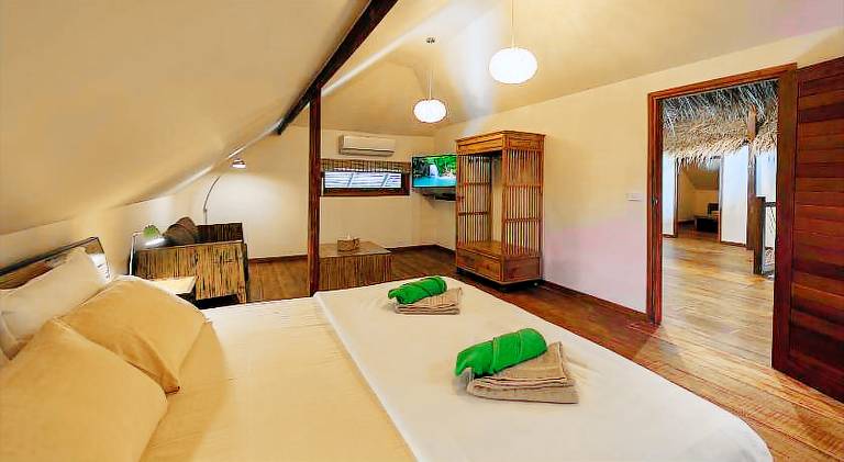 Family-friendly villa with barbeque, private pool & garden | Next to the beach | Suitable for remote work | Pets are welcome — photo 2