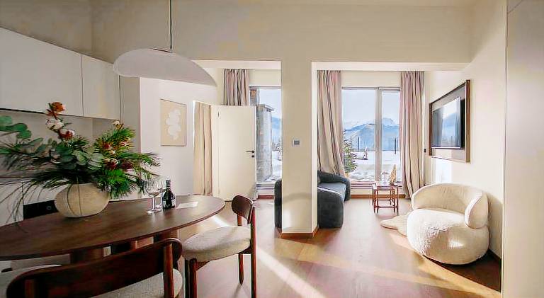 Apartment with jacuzzi & pool — photo 2