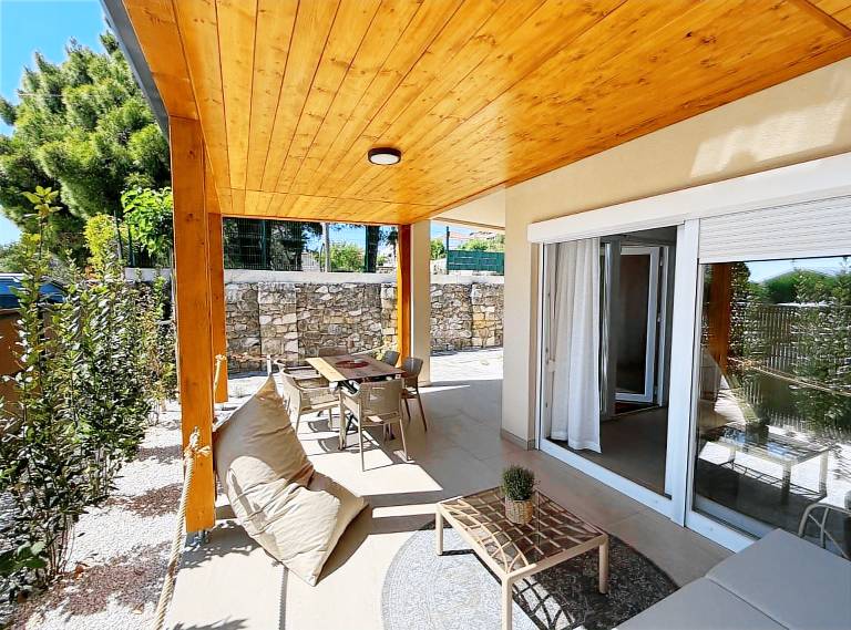 Apartment with yard, patio & BBQ — photo 5
