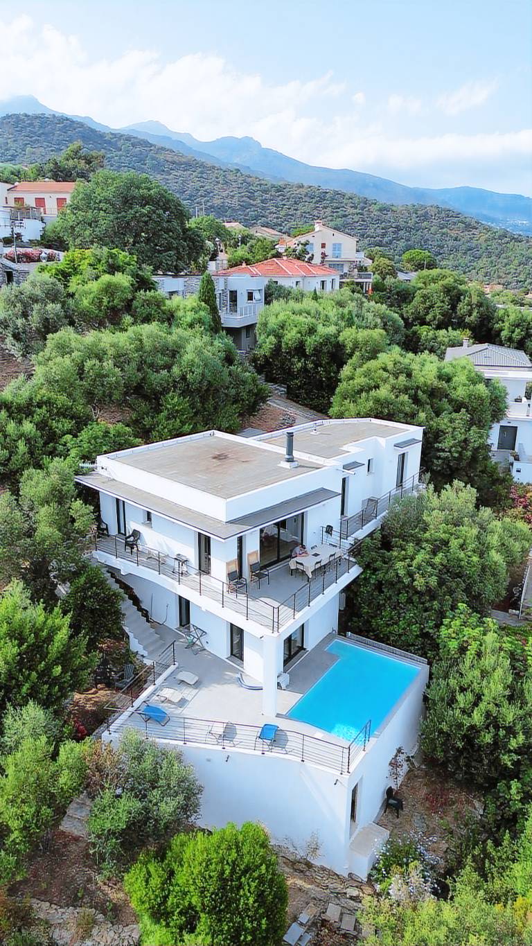 Children-friendly villa with private pool, BBQ & patio | Panoramic view | Pets are welcome — photo 4