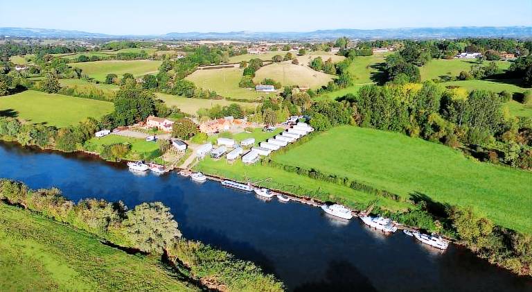 By The River Severn - Caravan 6 - Severnside Boat and Caravan Park in Tewkesbury