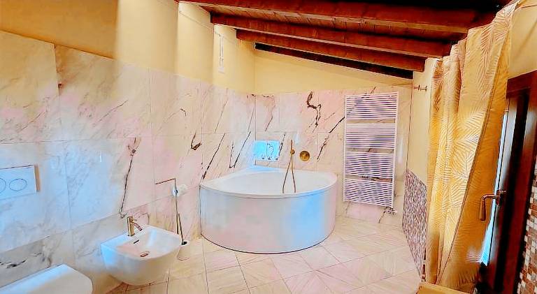 Rental apartment with jacuzzi | Near Juliet | Pets allowed — photo 2