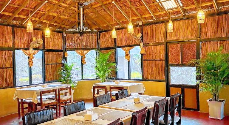 Hotel Tharu Garden And Beer Bar — photo 2