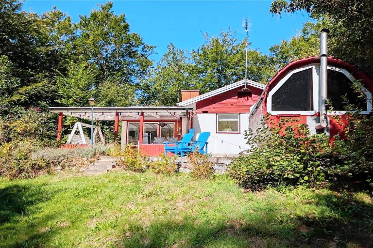 Lovely house with terrace, sauna & yard | Pets are welcome in Hassleholm
