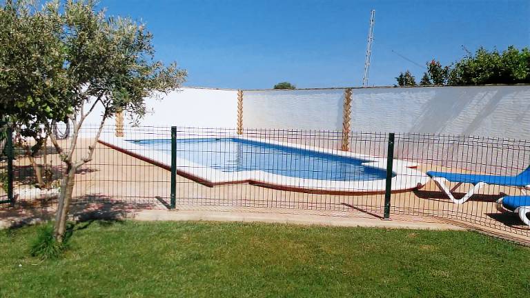 Fully equipped ample house with terrace, private pool & yard | Dogs allowed — photo 2