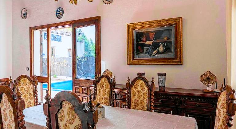 House with pool — photo 5