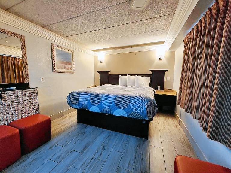 Motel Upper Baseline