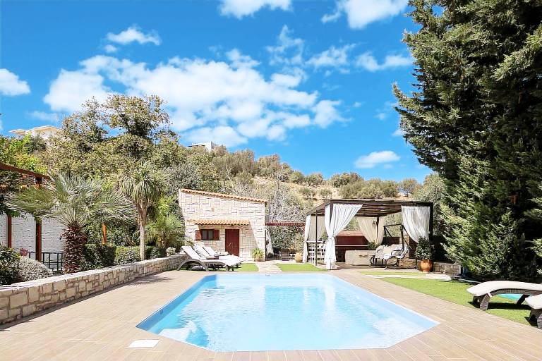 Fully equipped villa with private pool, yard & barbecue | Dogs allowed — photo 2