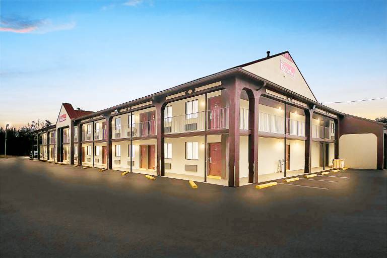Red Roof Inn Crossville — photo 5