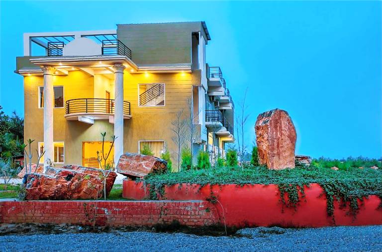 Holiday apartment with barbecue & patio in Nainital