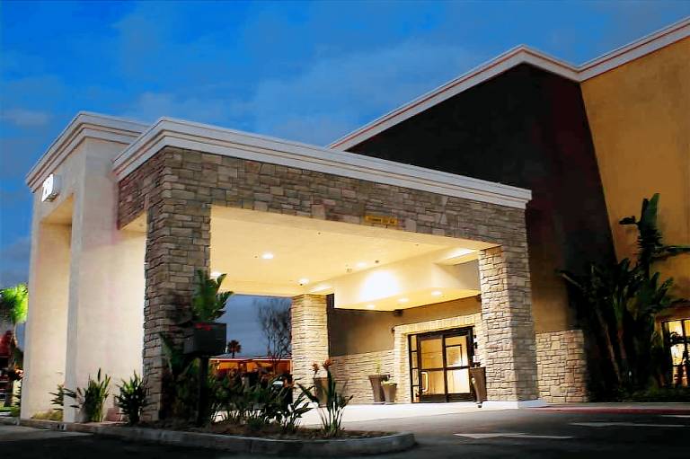 Best Western Plus Arrowhead Hotel