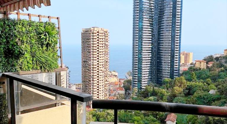 Apartment with pool — photo 5