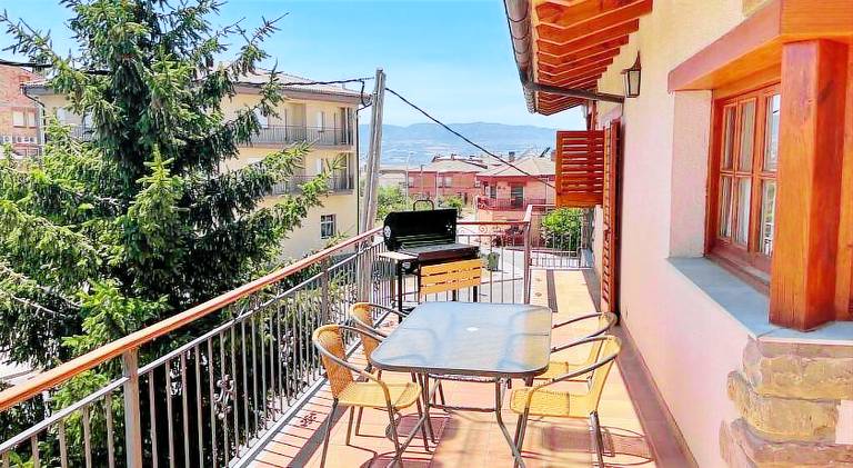 Fully equipped pleasant vacation home with terrace, yard & BBQ | Good for workation | Pets allowed — photo 3
