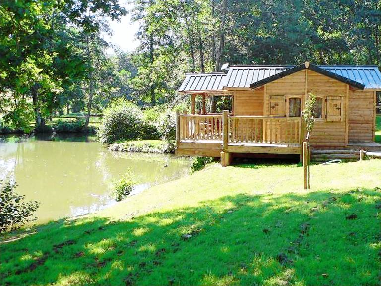 Chalet with pool & patio — photo 5