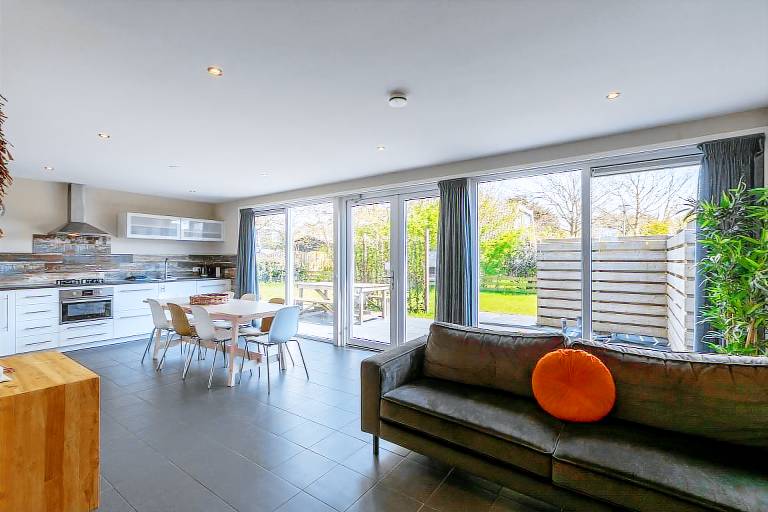 Bungalow with terrace & yard | Close to the beach | Pet-friendly — photo 2