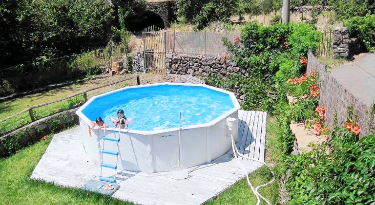 House with pool — photo 2